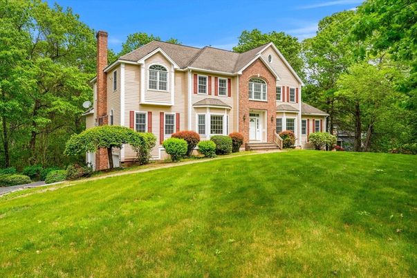 Backyard, Exterior, Facade, Brick Facade, Brick Traditional