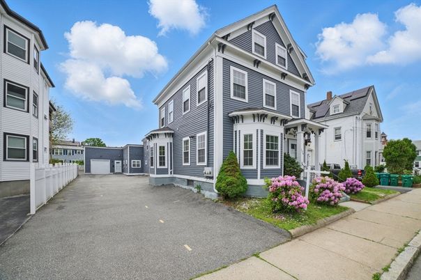Exterior, Facade, Queen Anne Victorian