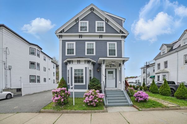 Exterior, Facade, Queen Anne Victorian