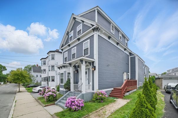 Exterior, Facade, Queen Anne Victorian