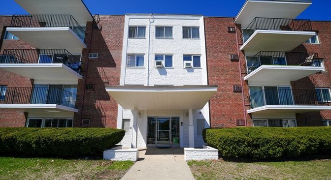Exterior, Facade, Brick Facade, Rowhouse