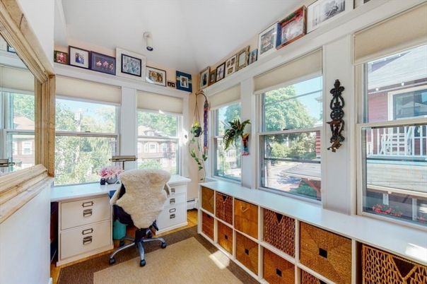 Home Office, Interior