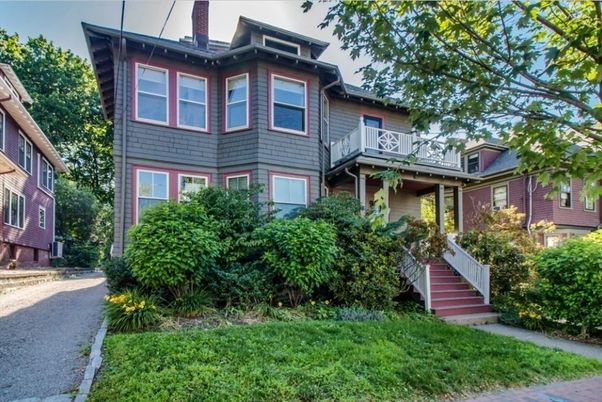 Exterior, Facade, Rowhouse