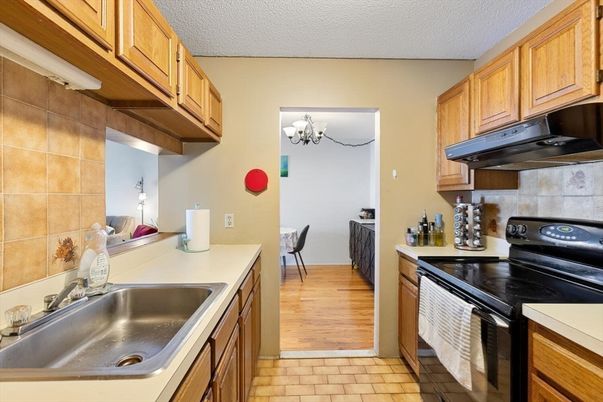 Chandelier, Dining room, Interior, Kitchen, Wood Texture Flooring