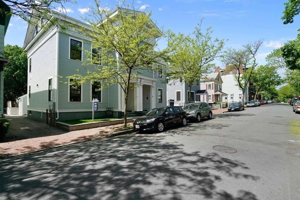 Exterior, Facade, Rowhouse