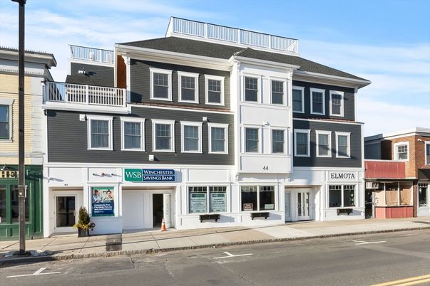 Exterior, Facade, Rowhouse