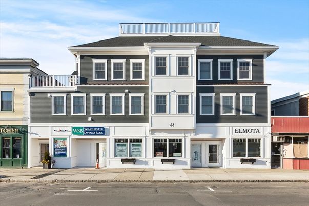 Exterior, Facade, Rowhouse