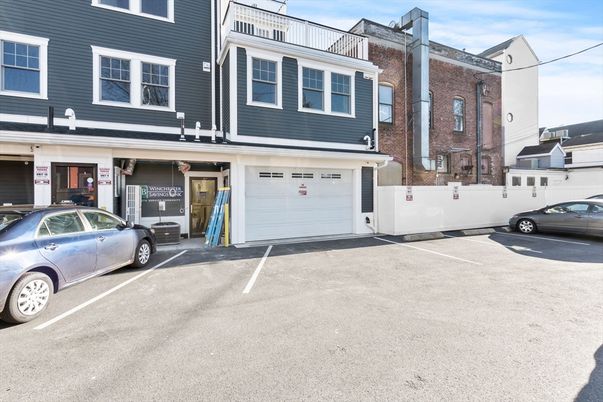 Attached, Exterior, Facade, Rowhouse