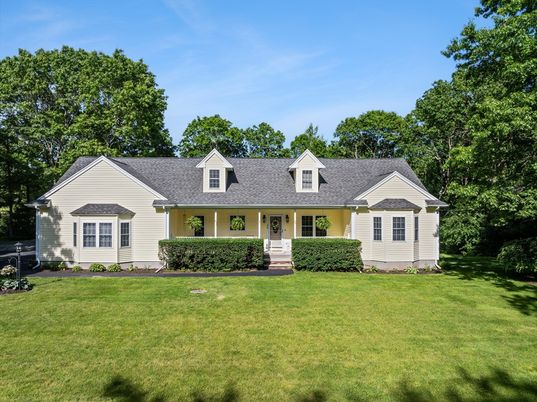 Exterior, Facade, Cape Cod