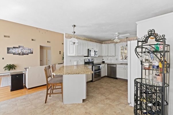 Dining room, Interior, Kitchen, Pendant Lights, Stainless Steel Appliances