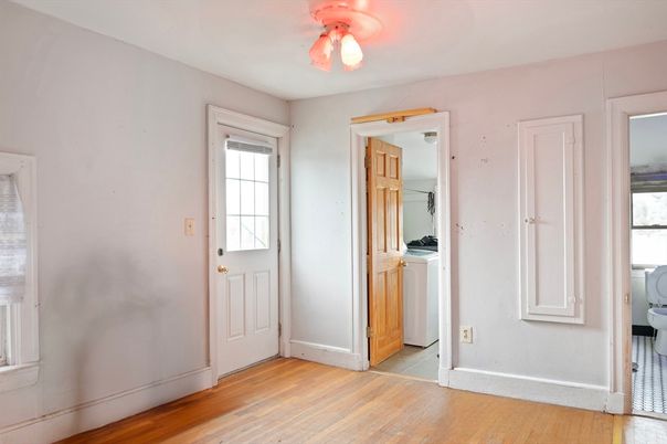 Interior, Washer, Wood Texture Flooring