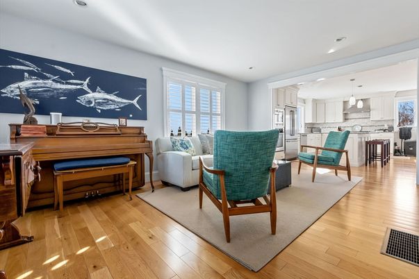 Interior, Kitchen, Living room, Pendant Lights, Piano, Recessed Lighting, Wood Texture Flooring