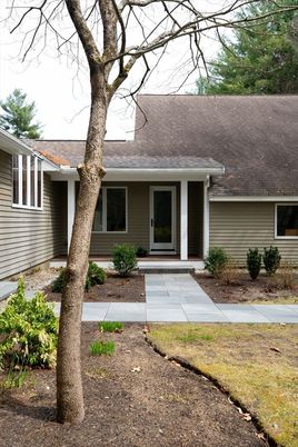 Exterior, Facade, Ranch
