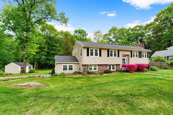 Backyard, Exterior, Facade, Raised Ranch