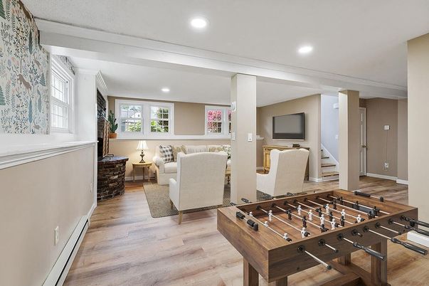 Game Room, Interior, Living room, Recessed Lighting, Wood Texture Flooring