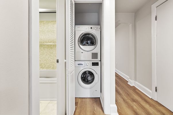 Interior, Utility Closets, Washer, Wood Texture Flooring