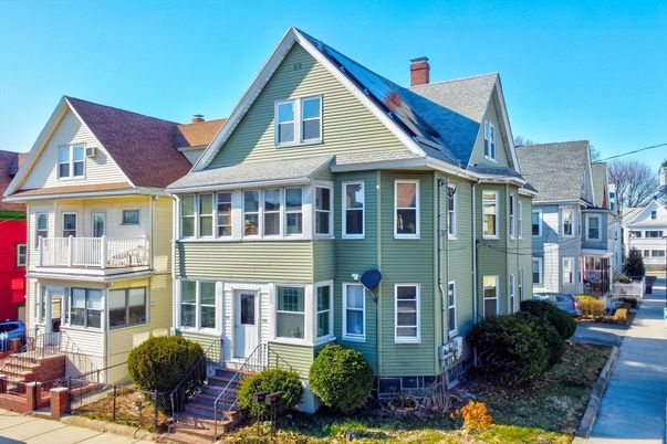 Exterior, Facade, Queen Anne Victorian