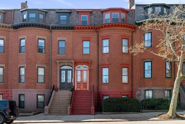 Exterior, Facade, Brick Facade, Rowhouse