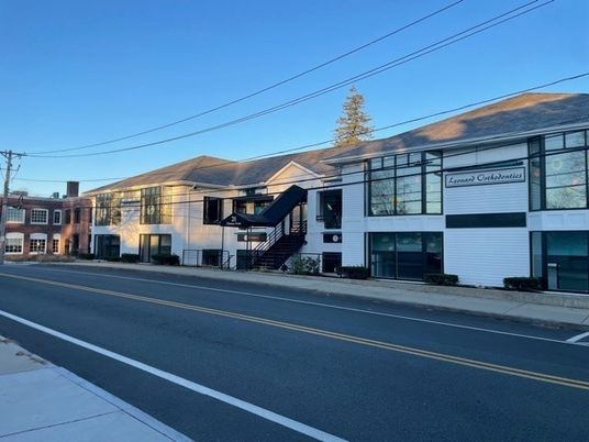 Exterior, Facade, Modern