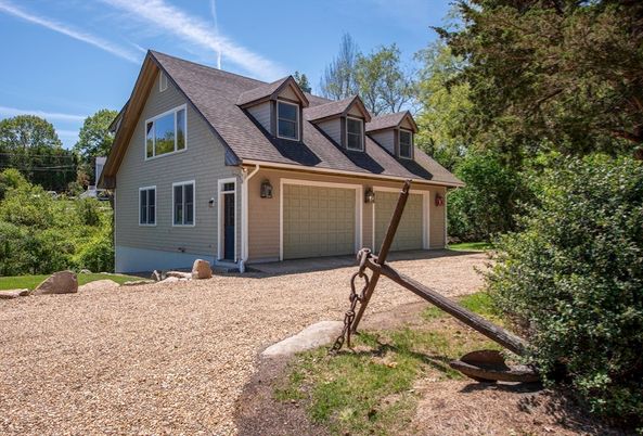 Attached, Exterior, Facade, Cape Cod