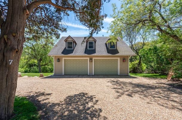Attached, Exterior, Facade, Cape Cod