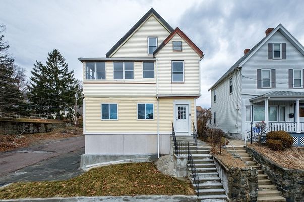 Attached, Exterior, Facade, Farmhouse