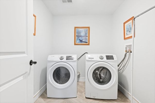 Interior, Washer, Wood Texture Flooring