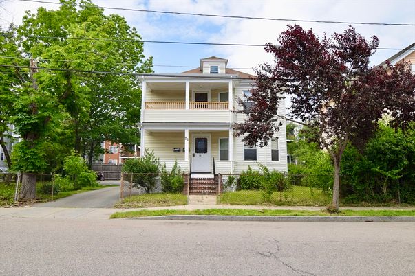 Exterior, Facade, American Foursquare