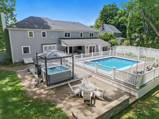 Exterior, Hot Tub, Pool