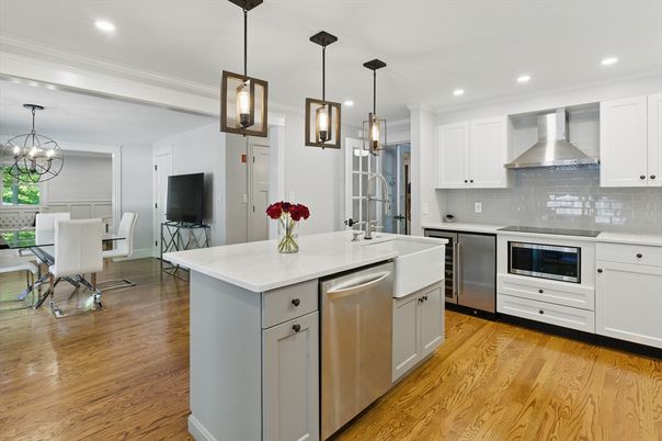 Chandelier, Dining room, Interior, Kitchen, Pendant Lights, Recessed Lighting, Stainless Steel Appliances, Wood Texture Flooring