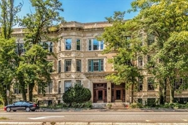 Exterior, Facade, Brick Facade, Rowhouse