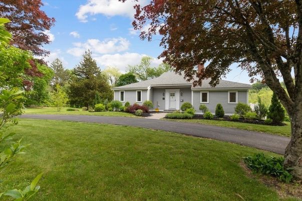 Backyard, Exterior, Facade, Ranch