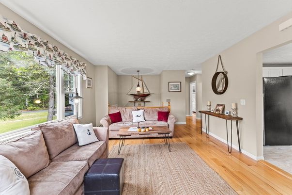 Interior, Living room, Pendant Lights, Wood Texture Flooring
