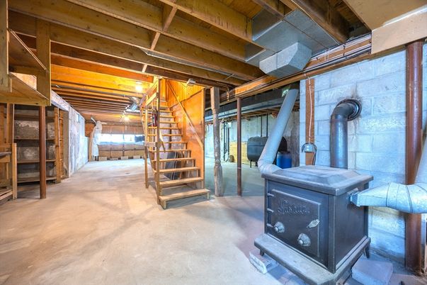 Hot Tub, Interior, Stone Walls, Wooden Beams