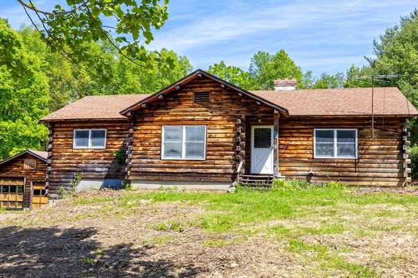 Exterior, Facade, Log Home