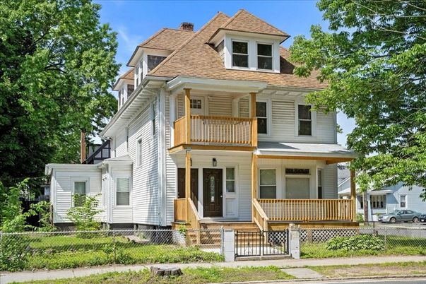 Exterior, Facade, Queen Anne Victorian