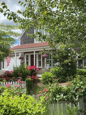 Exterior, Facade, American Foursquare