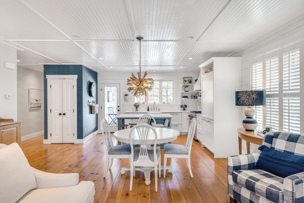 Dining room, Interior, Kitchen, Pendant Lights, Recessed Lighting, Wood Texture Flooring