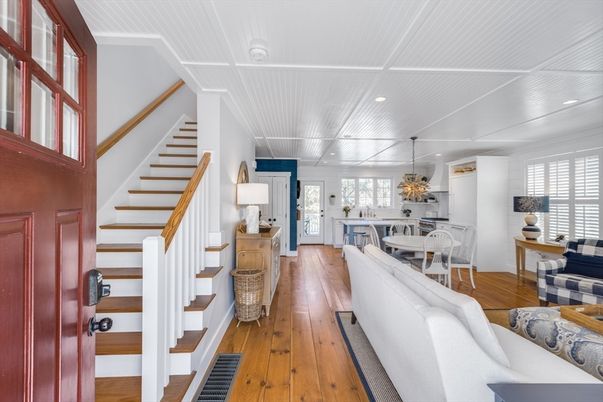 Chandelier, Dining room, Interior, Living room, Recessed Lighting, Wood Texture Flooring