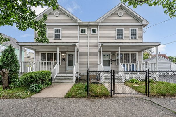 Exterior, Facade, Queen Anne Victorian