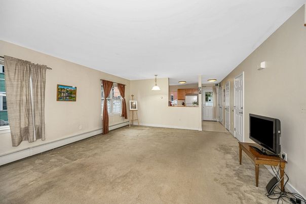 Empty room, Interior, Pendant Lights