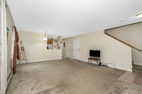 Empty room, Interior, Pendant Lights