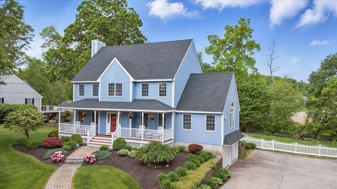 Backyard, Exterior, Facade, Queen Anne Victorian