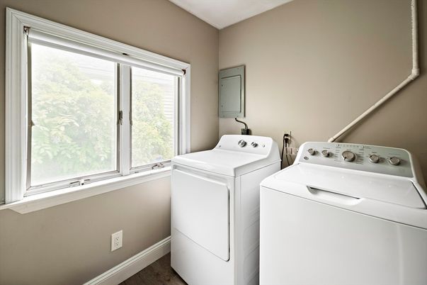 Interior, Washer, Wood Texture Flooring