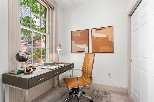 Home Office, Interior