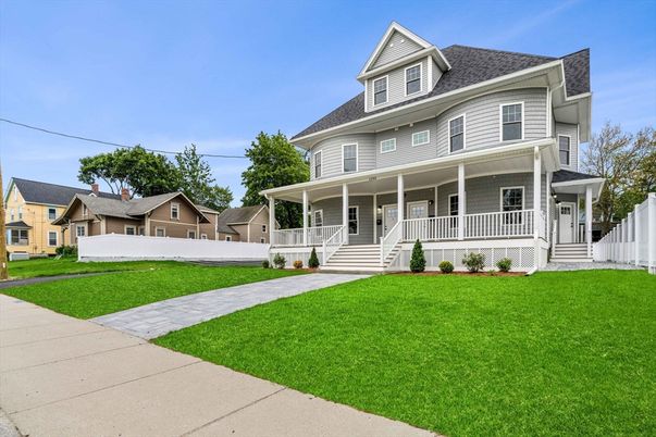 Exterior, Facade, American Foursquare