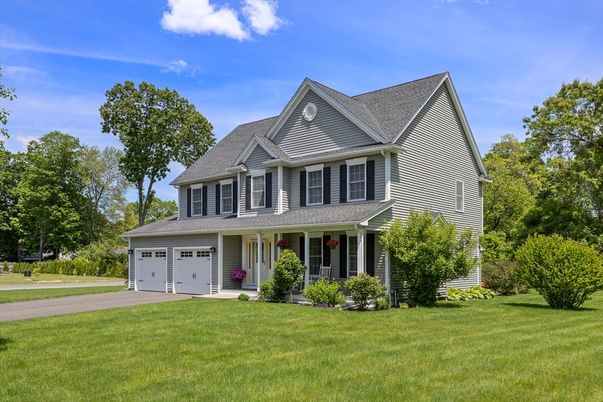 Attached, Exterior, Facade, Farmhouse