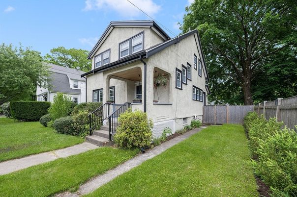 Backyard, Exterior, Facade, Queen Anne Victorian