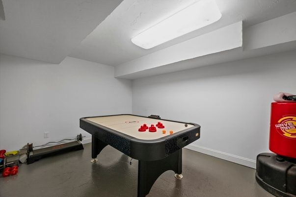 Game Room, Interior