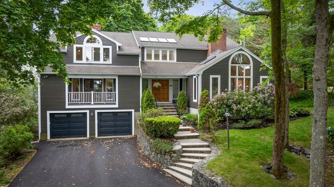 Attached, Exterior, Facade, Cape Cod